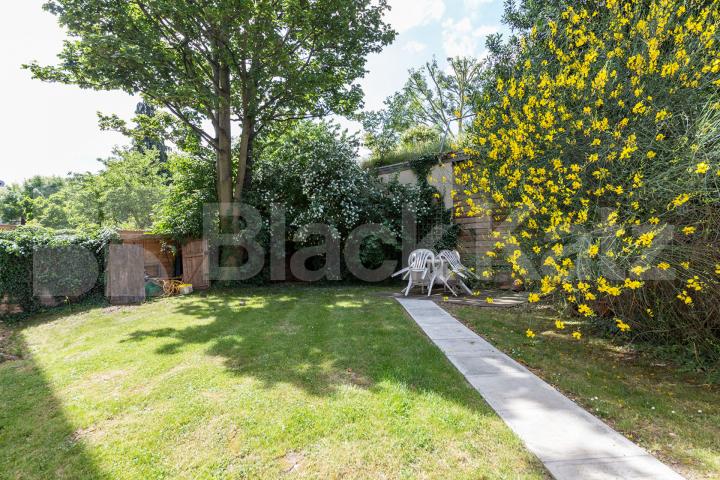 modern 1 bedroom property with access to communal gardens Hillmarton Road, Islington / Caledonian Road